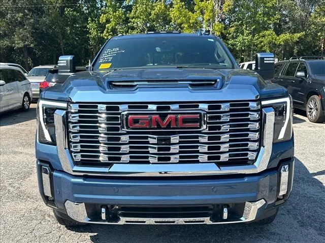Used 2024  GMC Denali image 4