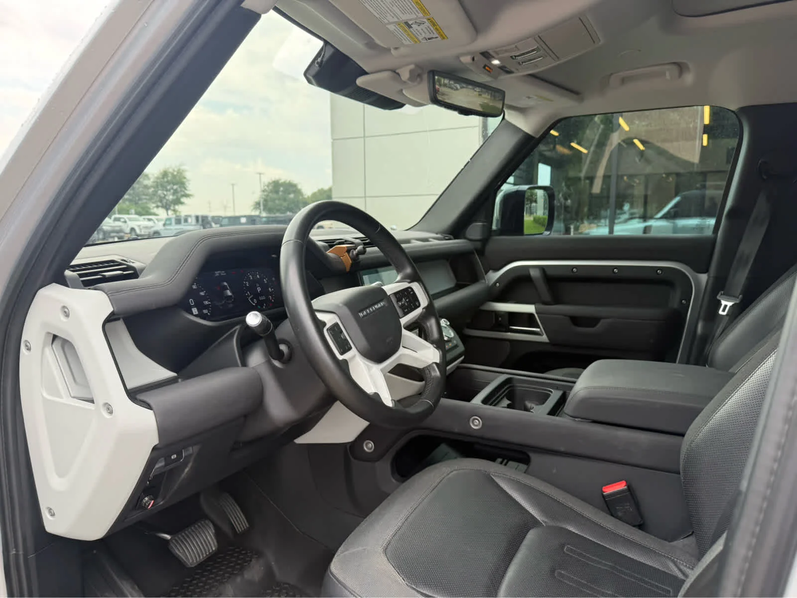Used 2020  Land Rover First Edition image 13