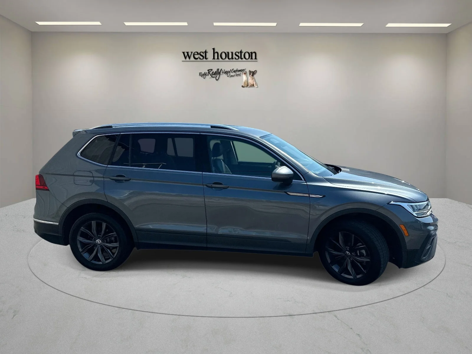 Certified Used 2023 Gray Volkswagen SE image 4