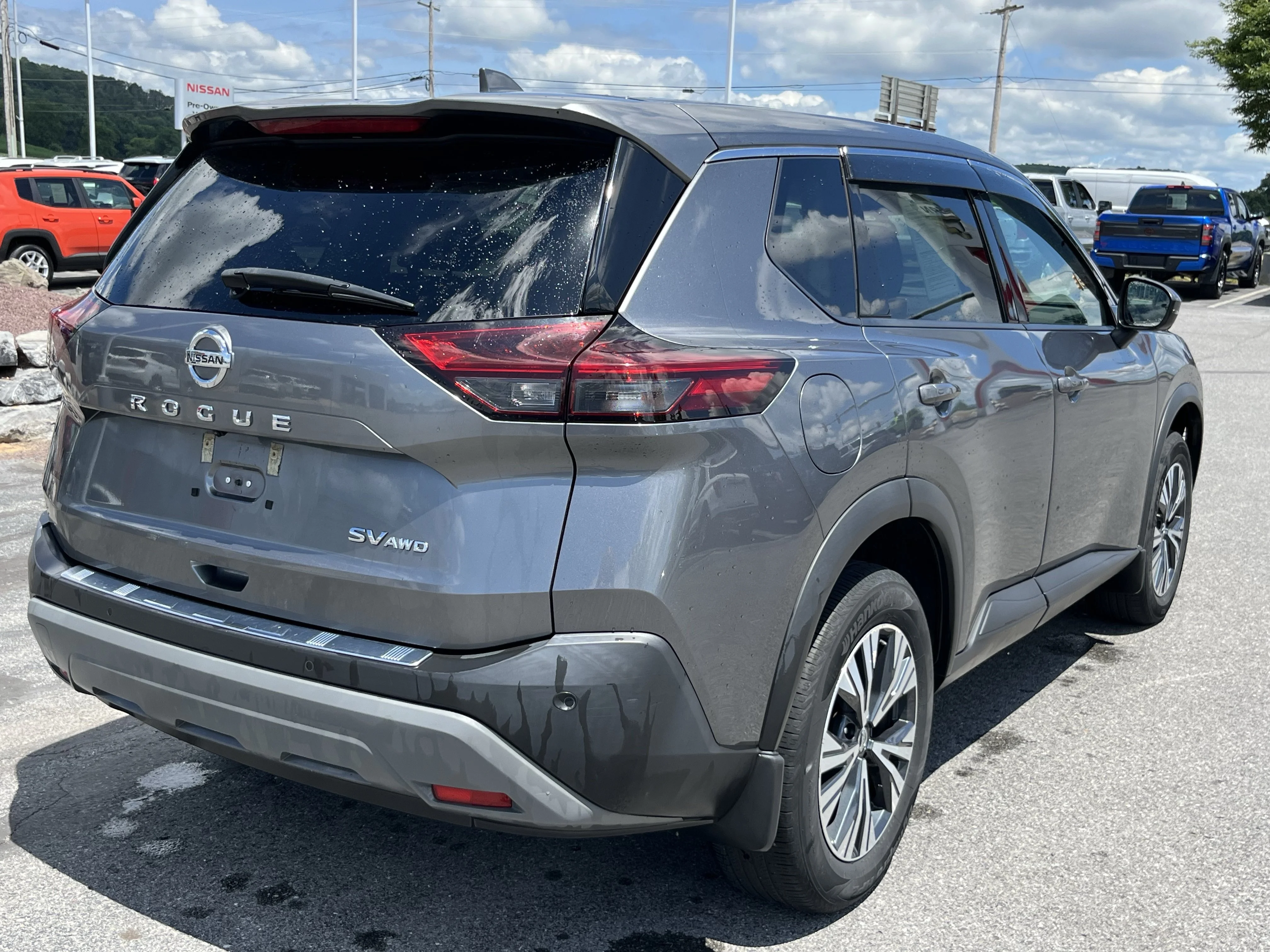 Used 2021 Gun Metallic Nissan SV image 5
