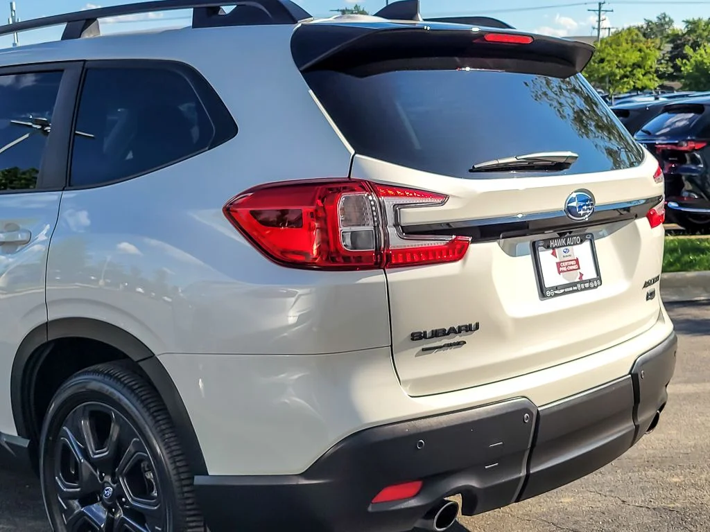 Used 2025 White Subaru Onyx Edition Touring image 6