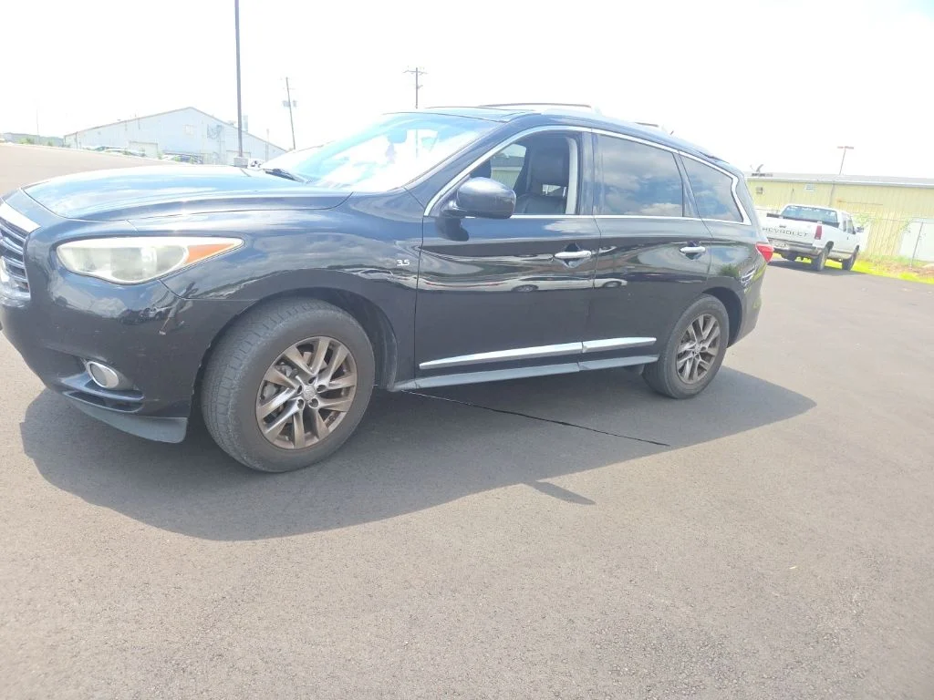 Used 2015 Black INFINITI Base image 4
