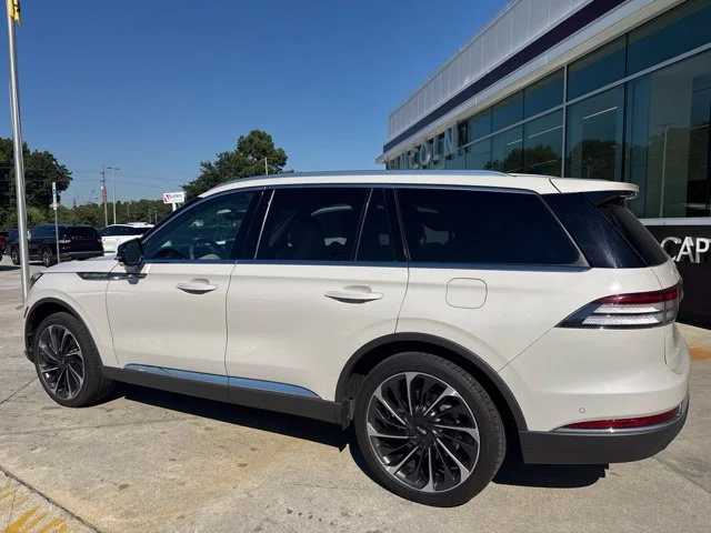 Used 2021 White Lincoln Reserve image 2