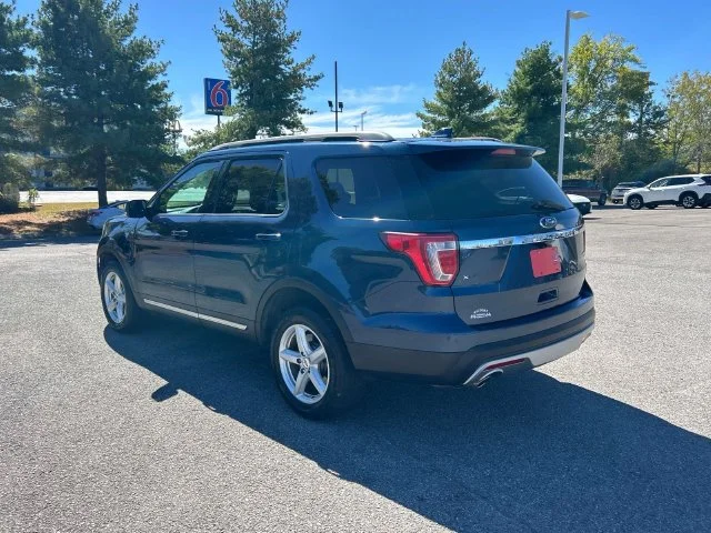 Used 2016 Blue Ford XLT image 6