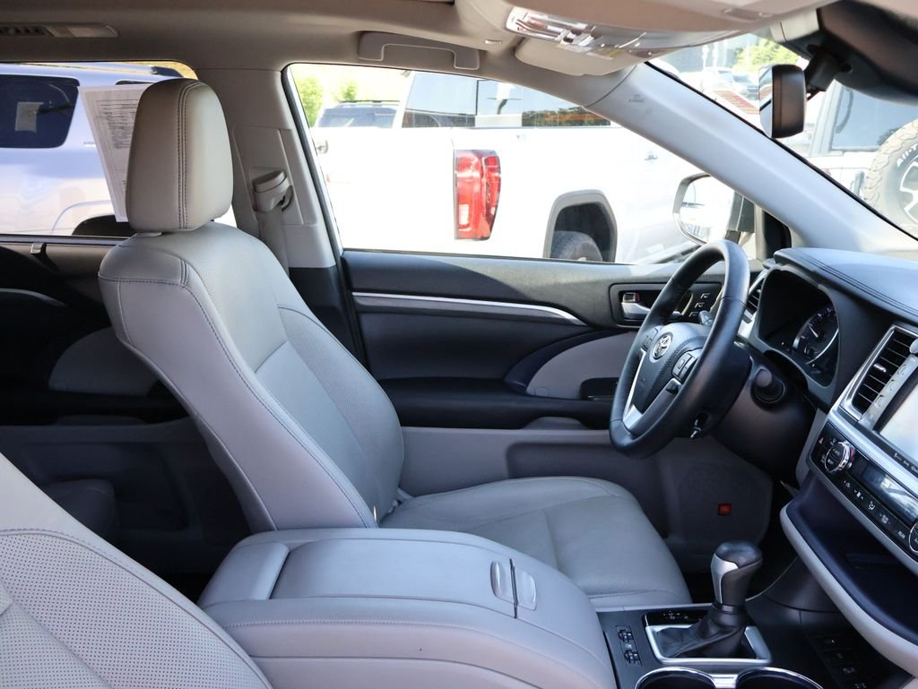 Used 2018 Silver Toyota Limited Platinum image 8
