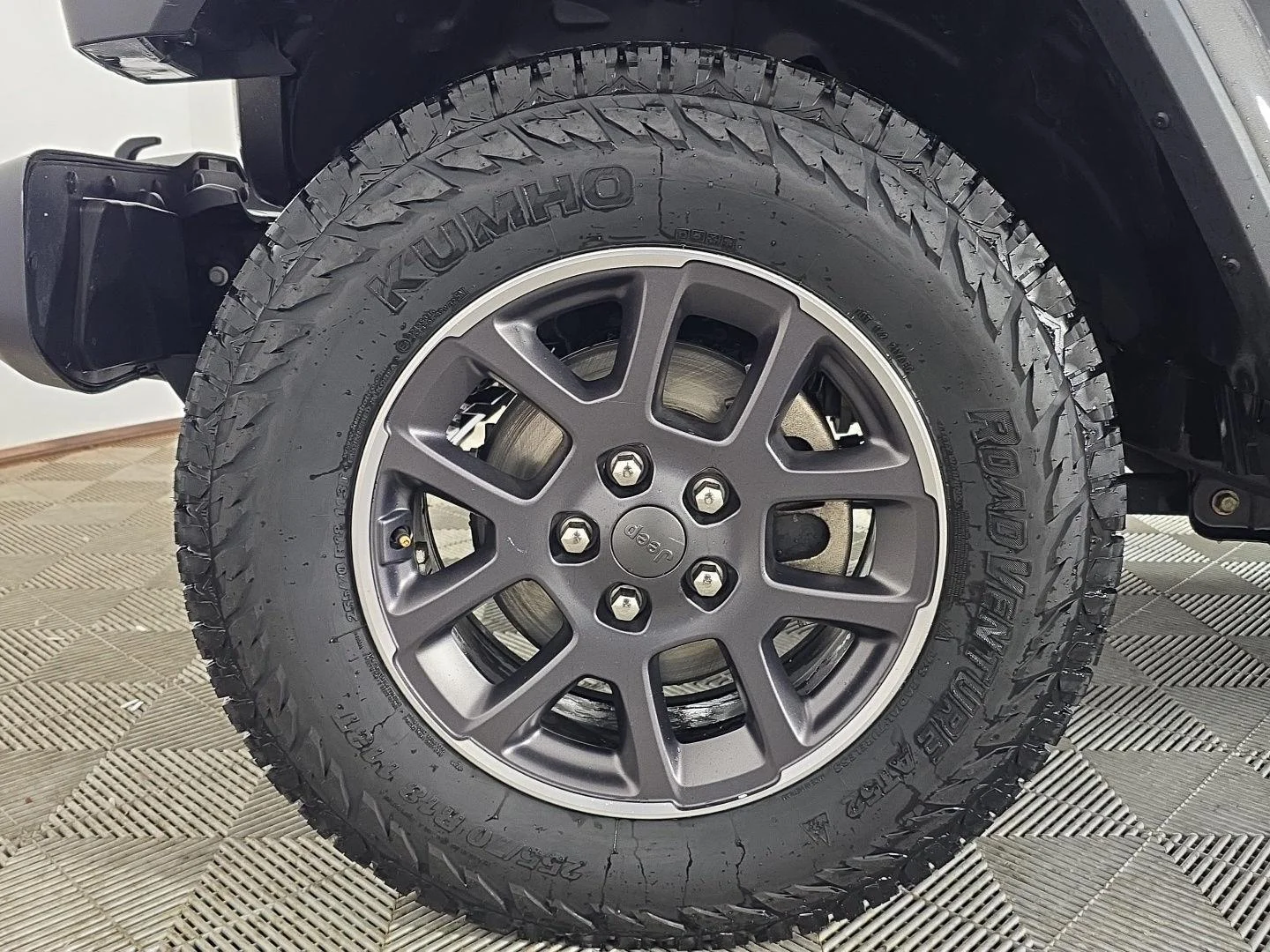 Used 2021 GRAY Jeep Overland image 22