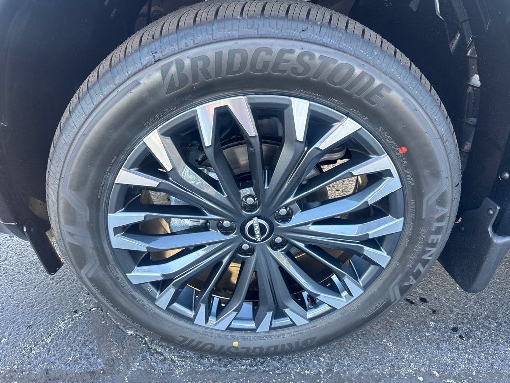 New 2026 Champagne Silver Metallic / Super Black Two-tone Nissan Platinum image 10