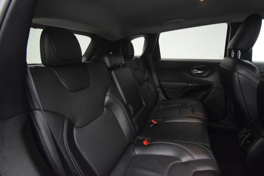 Used 2023 Gray Jeep Altitude image 15