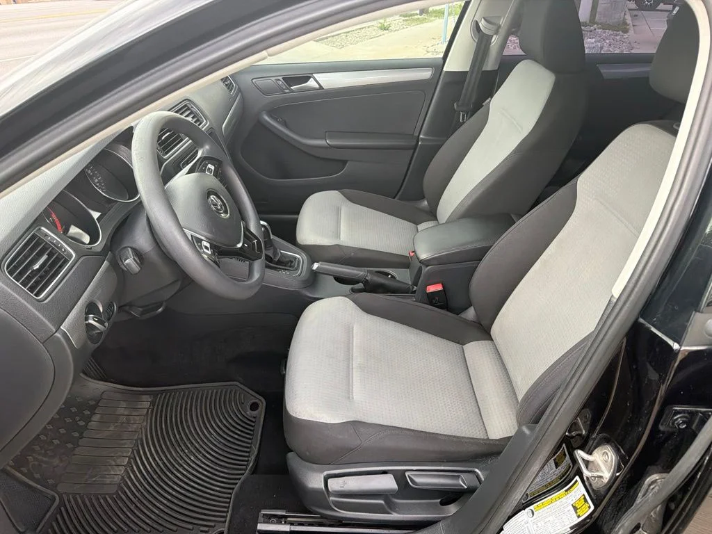 Used 2017 Black Volkswagen 1.4T S image 15