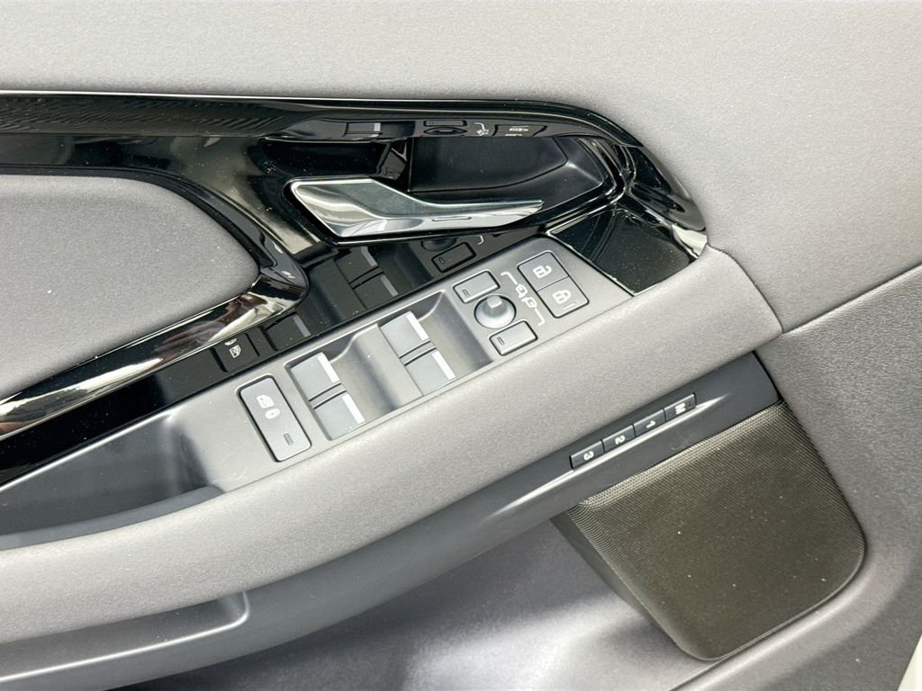 Used 2026 Seoul Pearl Silver Met Land Rover S image 22