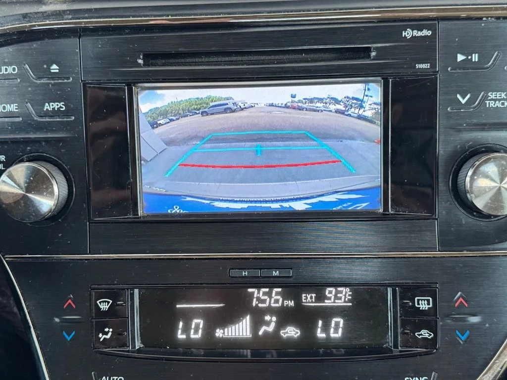 Used 2015  Toyota XLE Premium image 32