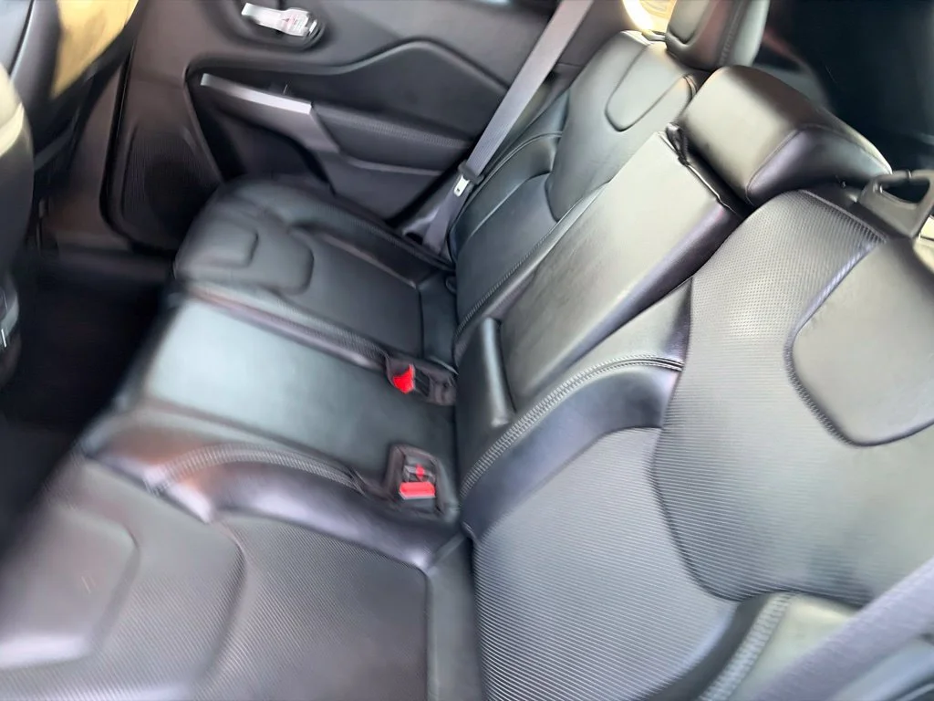 Certified Used 2022 Gray Jeep Latitude Lux image 19
