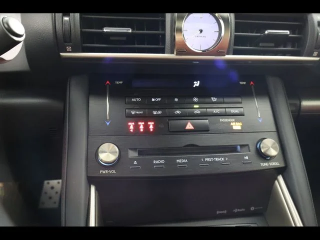 Used 2018 Silver Lexus 300 image 17