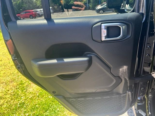 Used 2024 Black Jeep Sport S image 21