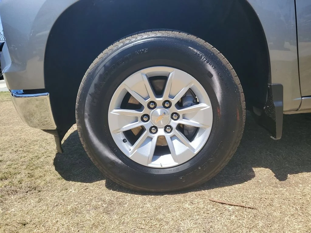 Used 2025 Sterling Gray Metallic Chevrolet LT image 7
