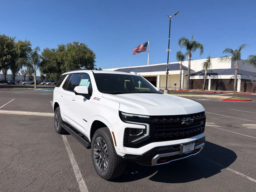 2027 Chevrolet Tahoe Z71 - Photo 9