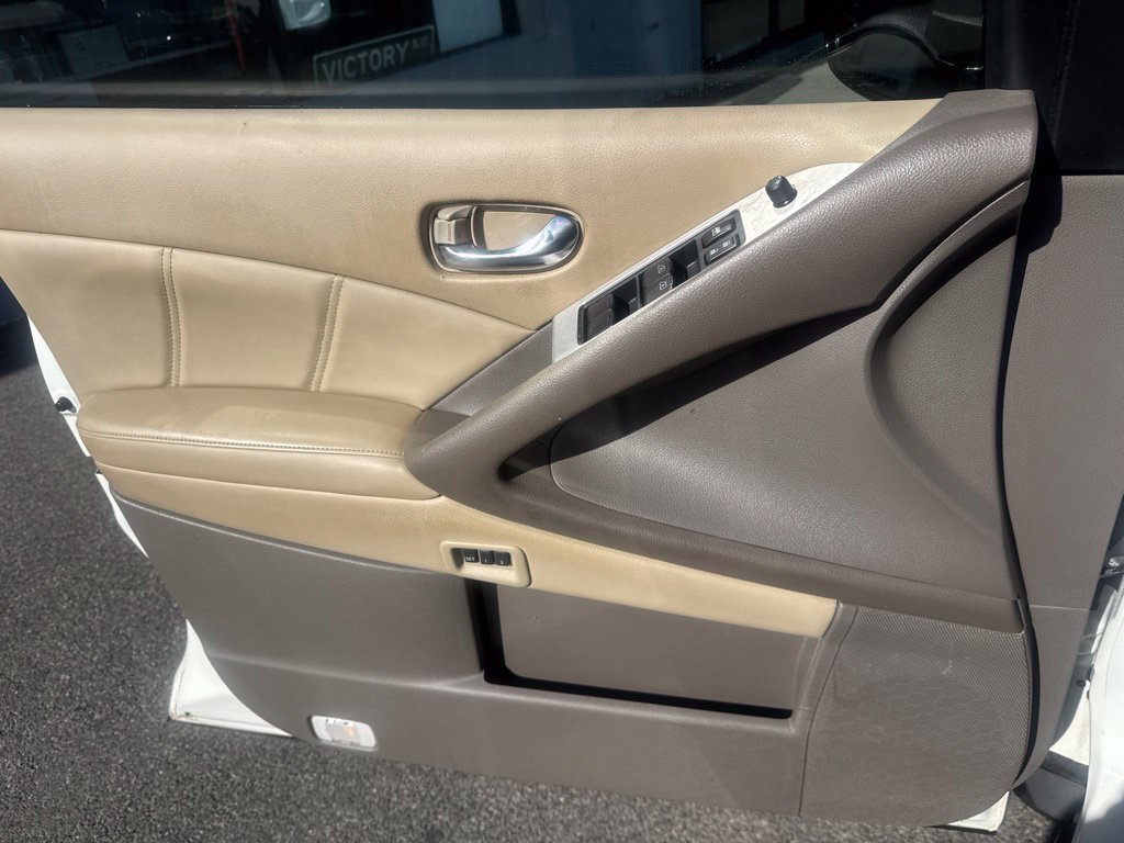 Used 2012 White Nissan SL image 39
