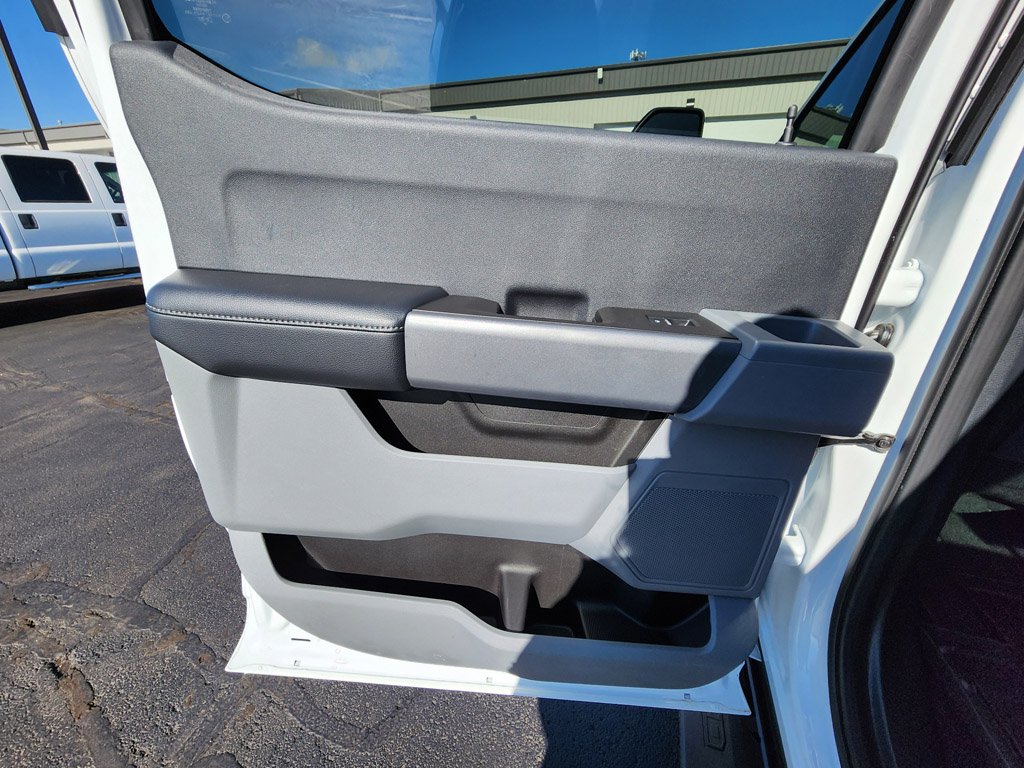 Used 2024 Oxford White Ford XLT image 17