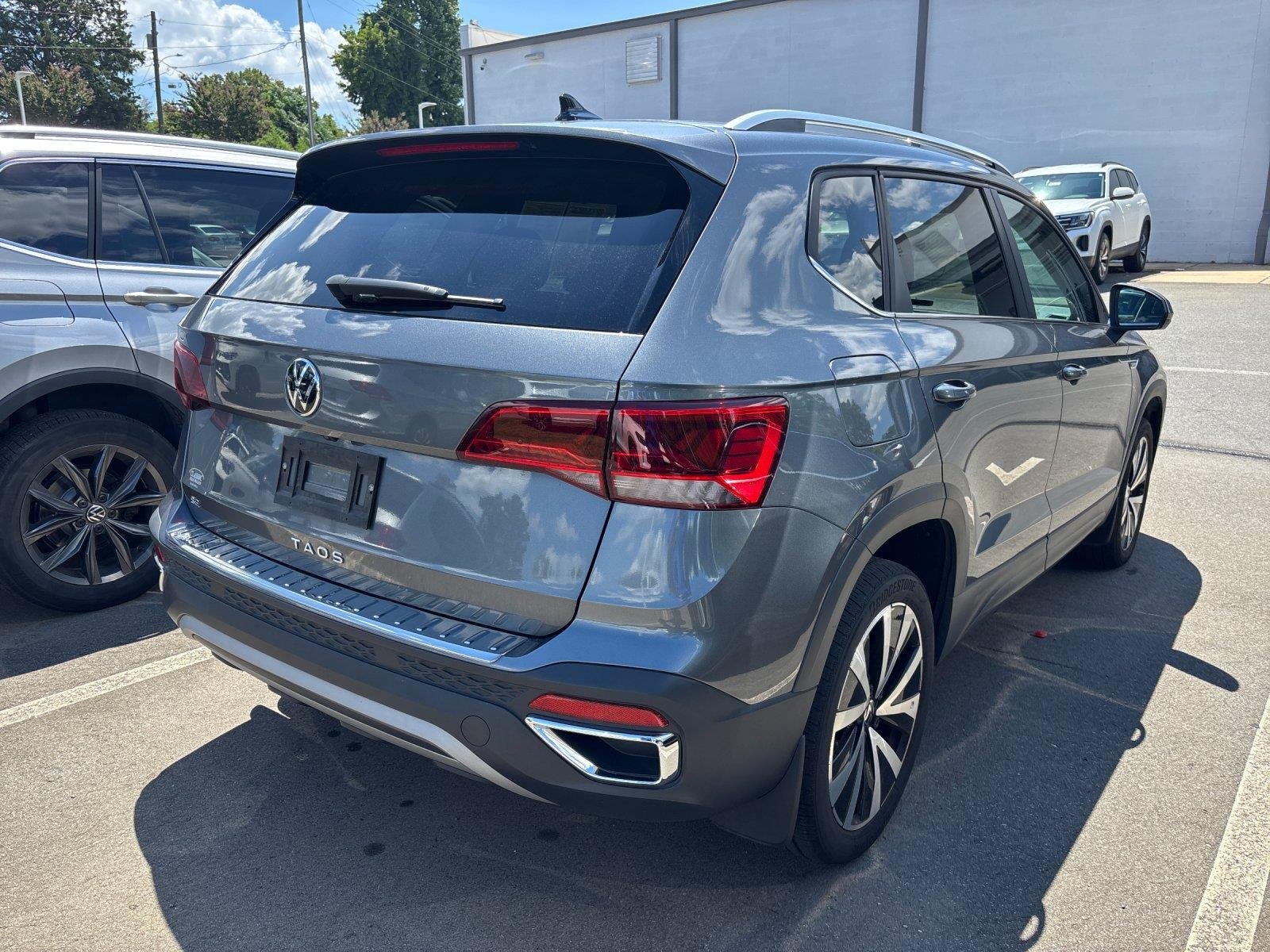 Used 2024 Platinum Gray Metallic Volkswagen SE image 6