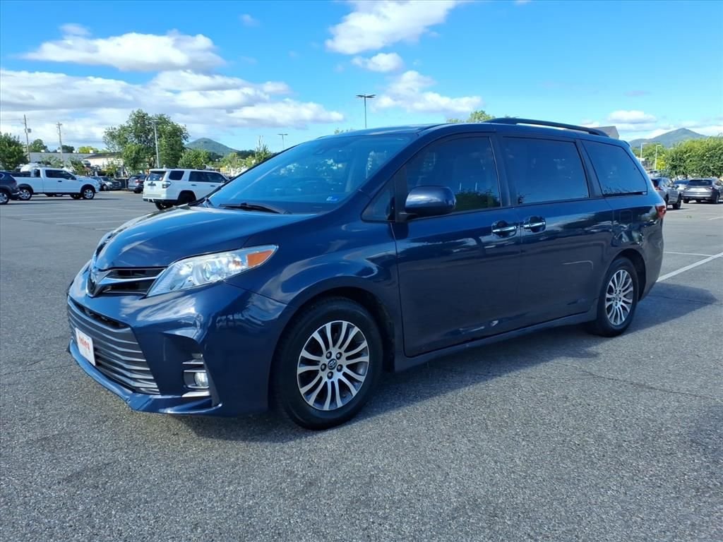 Used 2020 Beige Toyota XLE image 9