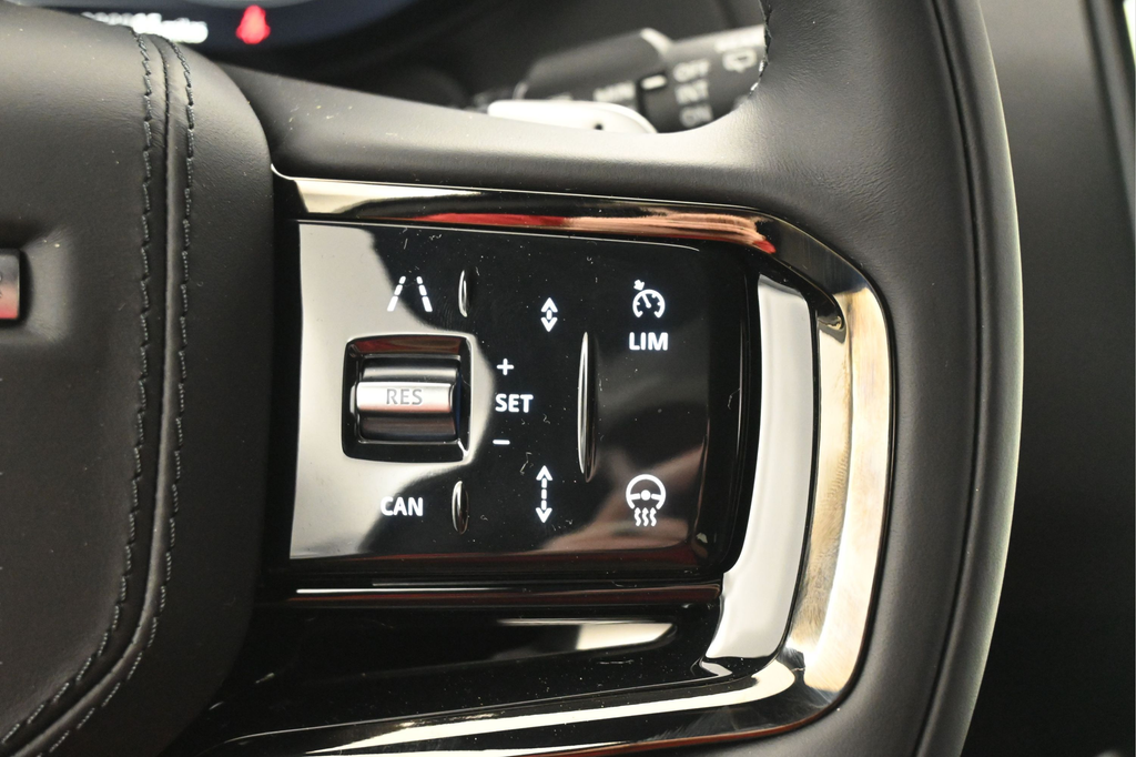 New 2026  Land Rover Dynamic SE image 17