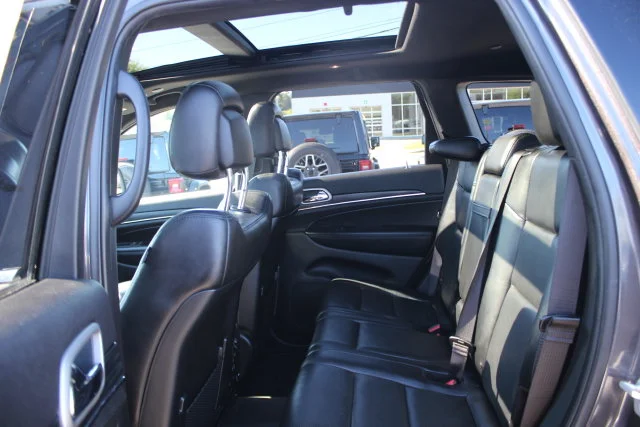 Used 2020 Gray Jeep Limited image 24