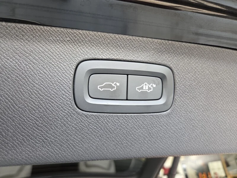 Used 2025 Onyx Black Metallic VOLVO B5 AWD PLUS 7-SEATER image 22