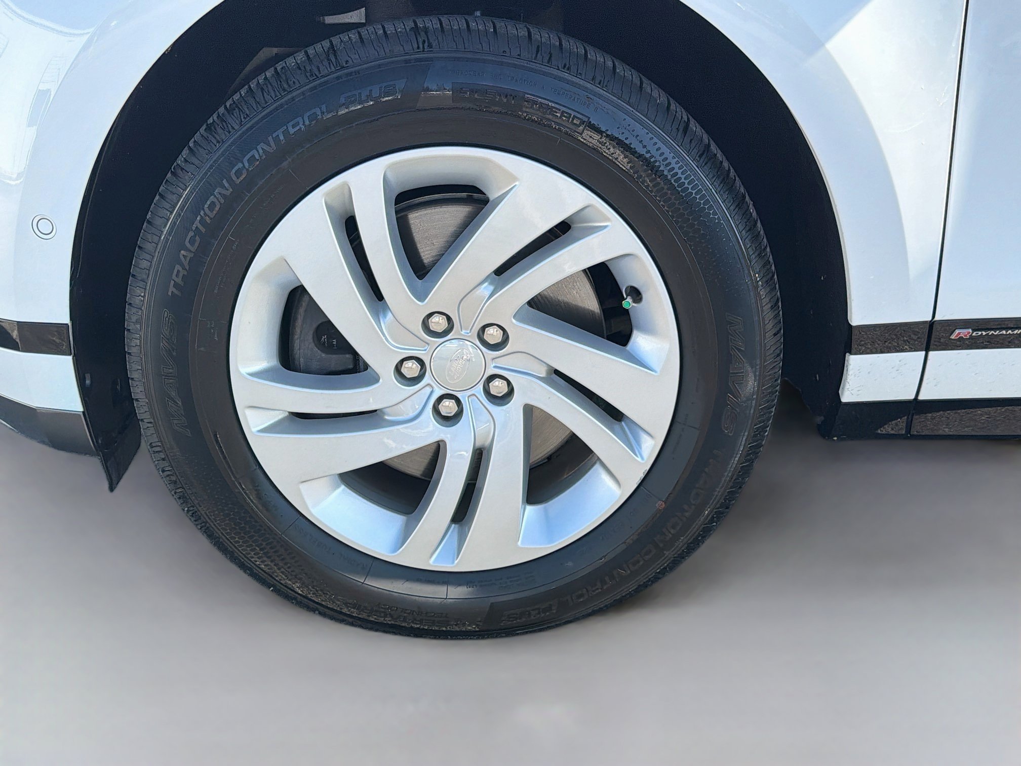 Used 2021 Fuji White Land Rover R-Dynamic S image 39