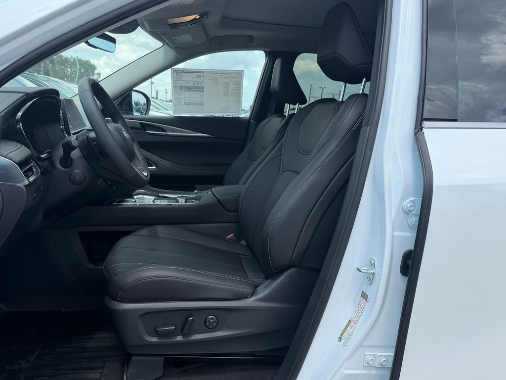 New 2027 RADIANT WHITE INFINITI Luxe FWD image 12