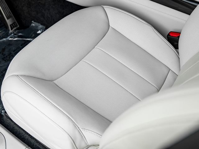 Used 2025 Fuji White Land Rover SE image 15