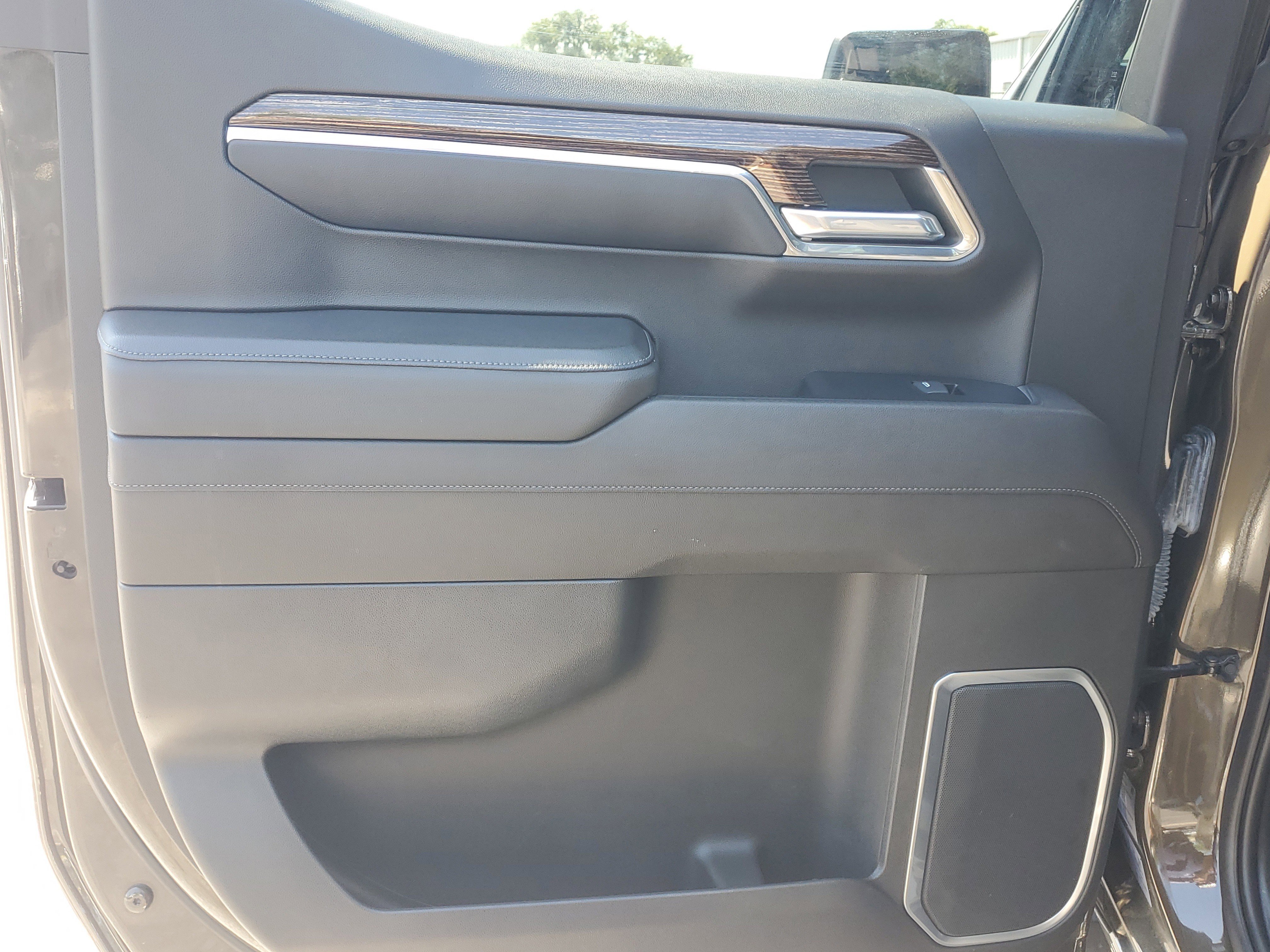 Used 2023 Deep Bronze Metallic GMC Elevation image 12