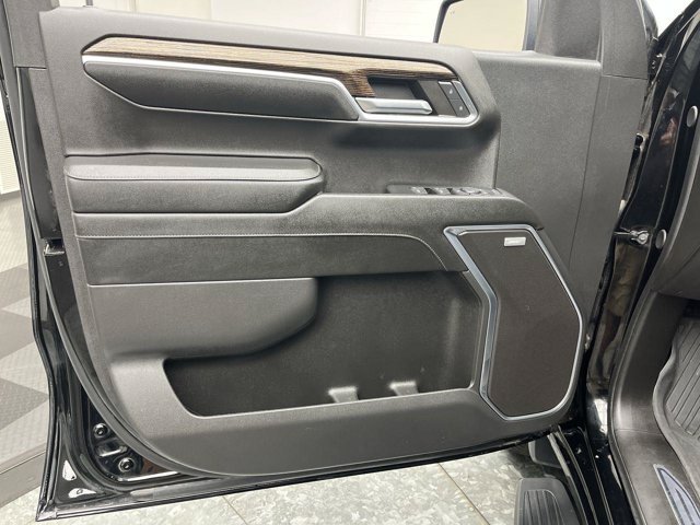 Used 2024 Onyx Black GMC Elevation image 8