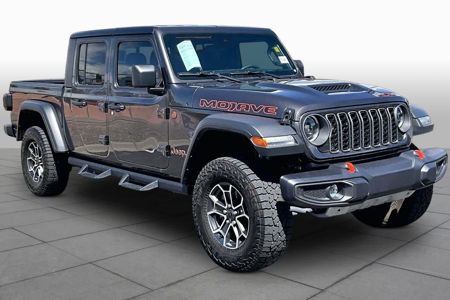 Used 2025 Granite Crystal Metallic Clearcoat Jeep Mojave image 3