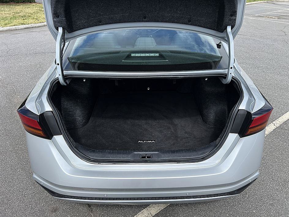 Used 2024 Brilliant Silver Metallic Nissan 2.5 SV image 15