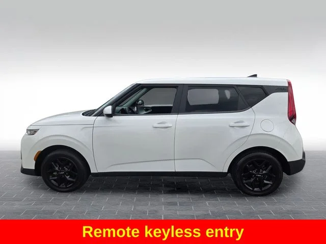 Used 2022 White Kia LX image 5