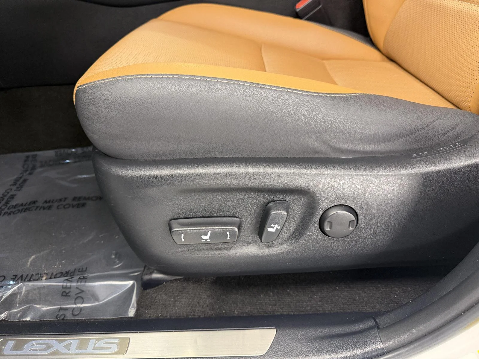 Used 2019 Eminent White Pearl Lexus Base image 18
