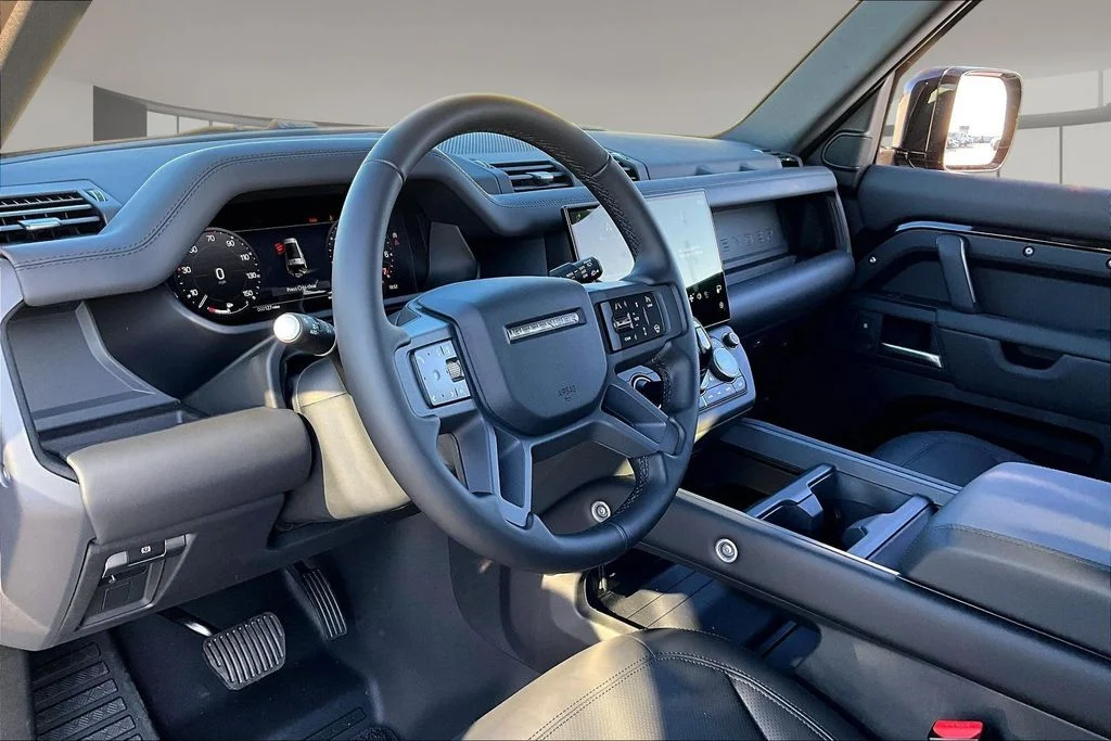 New 2026 Black Land Rover X-Dynamic SE image 7