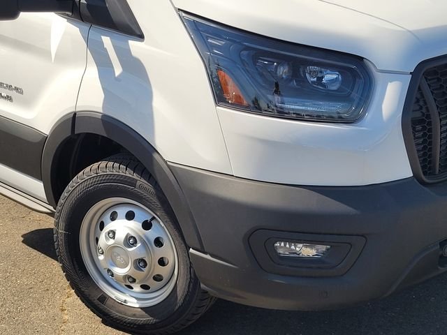 New 2025 Oxford White Ford Cutaway image 2