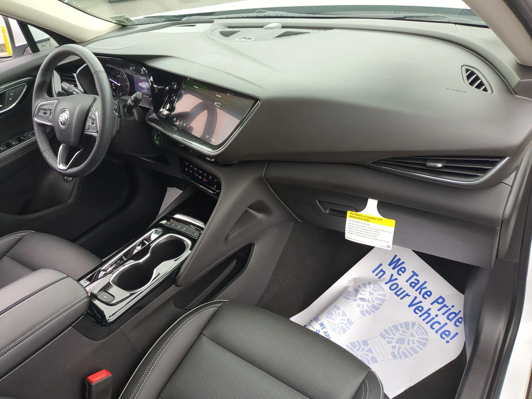 Used 2023 Summit White Buick Essence image 28