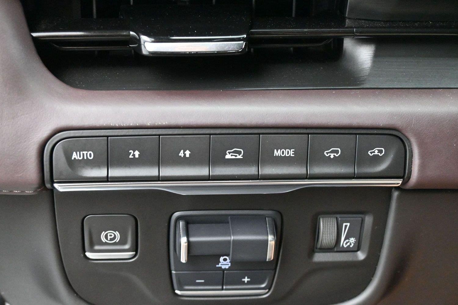 Used 2021 Crystal White Tricoat Cadillac Sport Platinum image 31