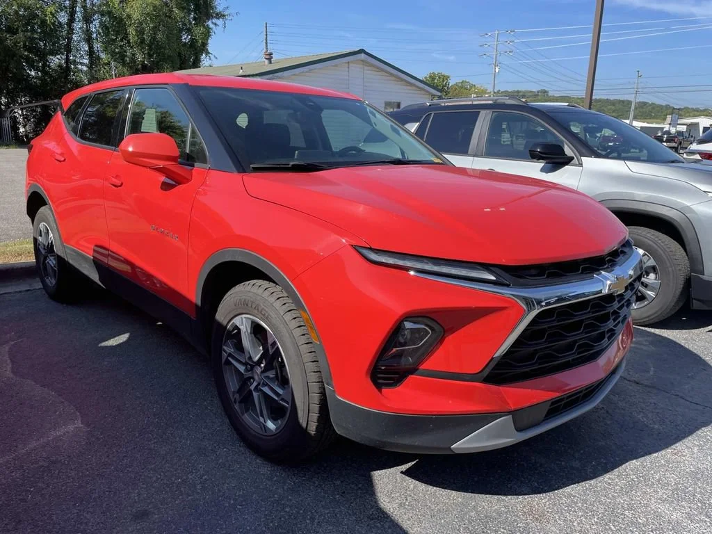 Used 2025 Habanero Orange Chevrolet 2LT image 4