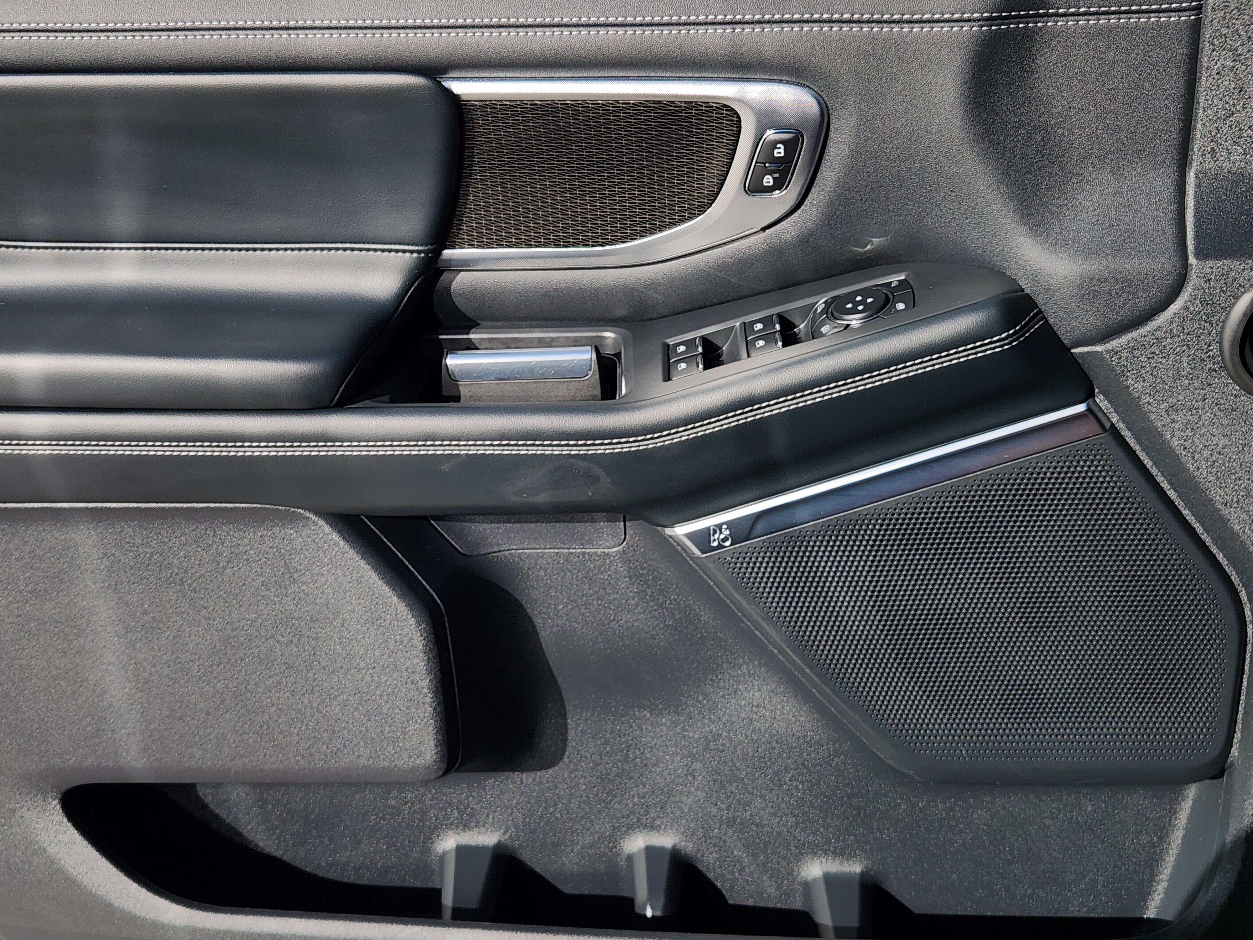 Used 2025 Agate Black Metallic Ford Platinum image 25
