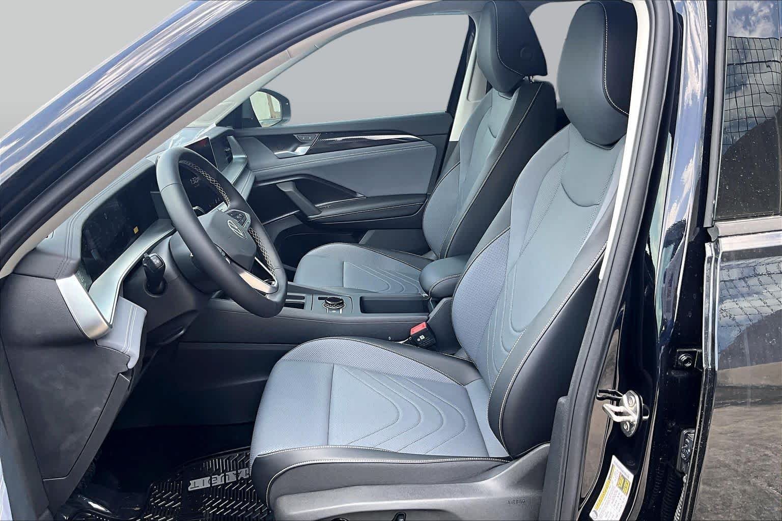 New 2026 Deep Black Pearl Volkswagen 2.0T SE image 9