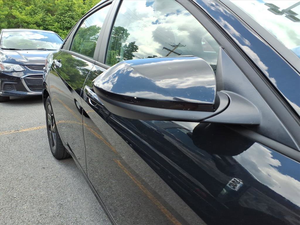 Used 2022 Phantom Black Hyundai SEL image 5