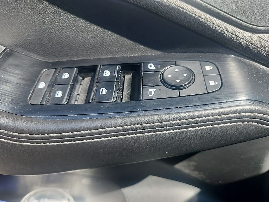 Used 2021 Gray Nissan SV image 24