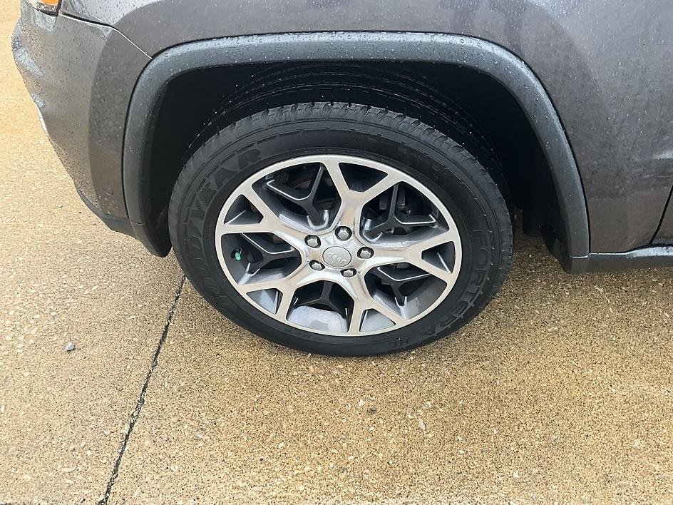 Used 2019 Gray Jeep Limited image 10