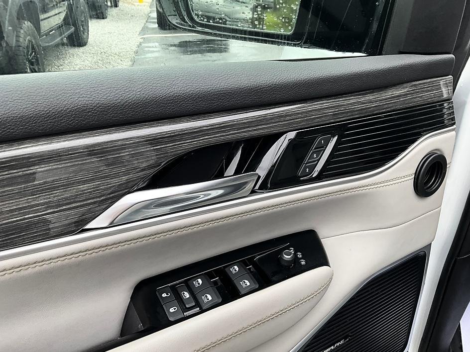 2022 Jeep Wagoneer Series III - Photo 12