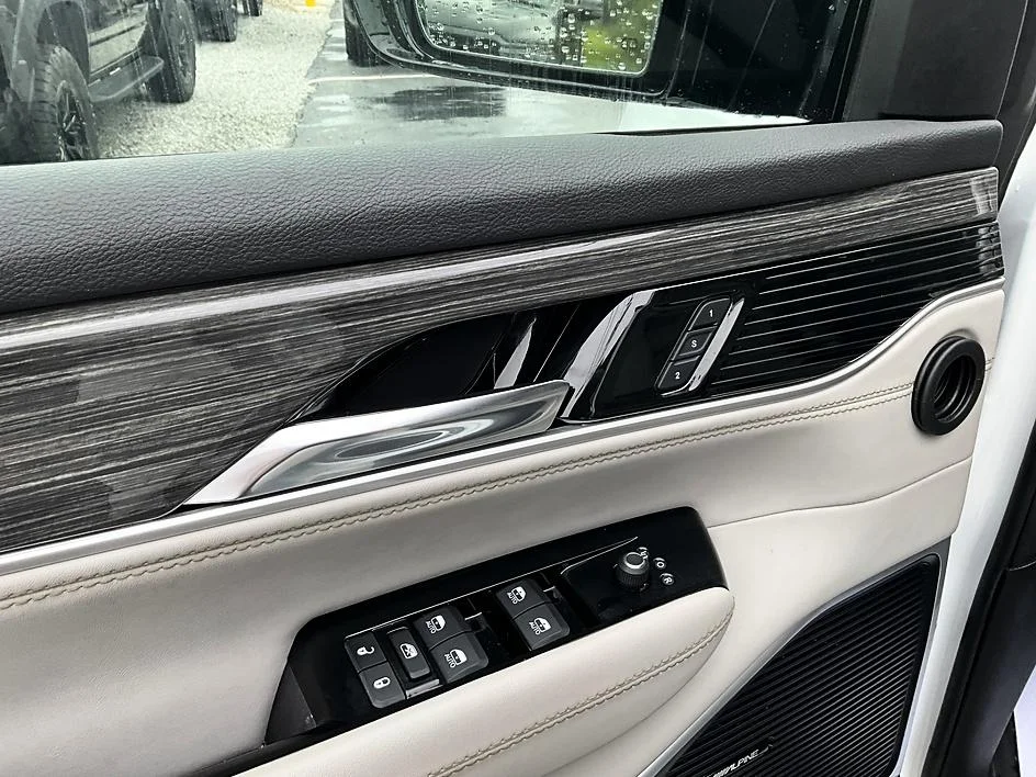 2022 Jeep Wagoneer Series III - Photo 12