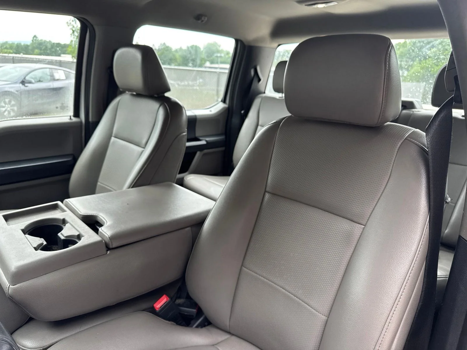 Used 2022 White Ford XL image 23