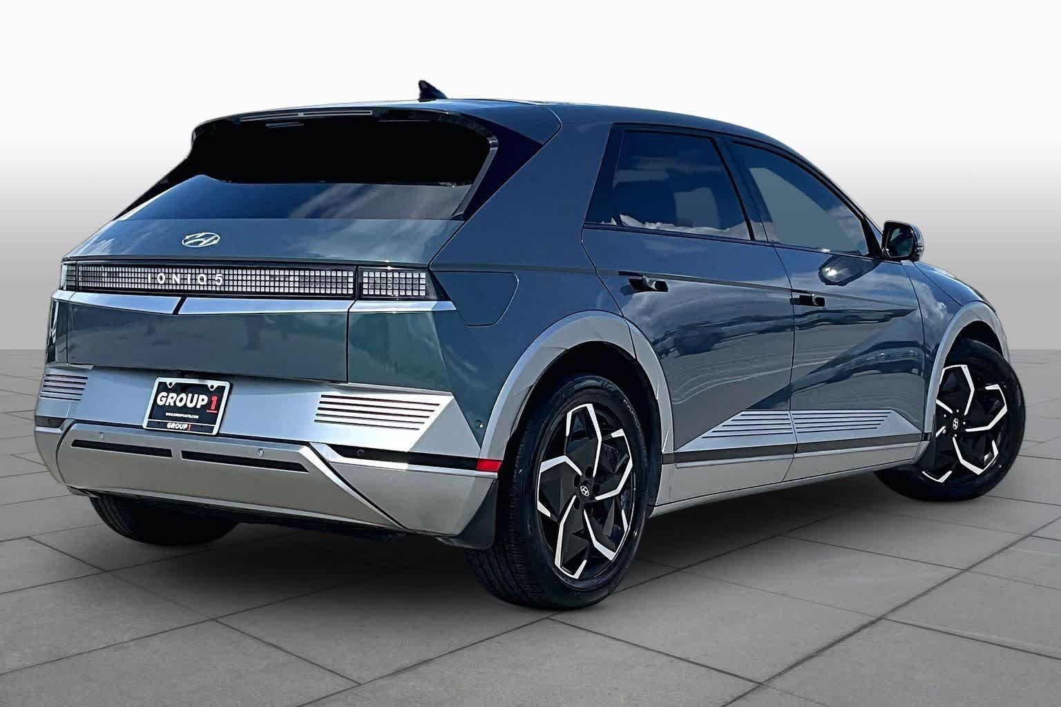 Used 2023 Digital Teal Hyundai Limited image 12